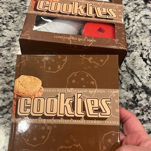 Cookie decorator and 128 page hard back cookie cookbook. New in box! - Picture 4 of 6